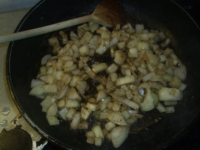 Panierte Koteletts mit Zwiebel-Rahm-Sosse - Rezept - Bild Nr. 4