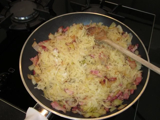 Sauerkraut + Nürnberger = Deftiger Strudel - Rezept - Bild Nr. 3