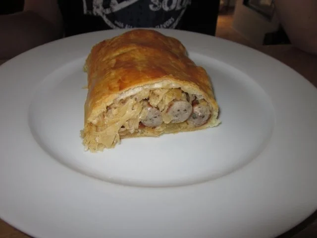Sauerkraut + Nürnberger = Deftiger Strudel - Rezept
