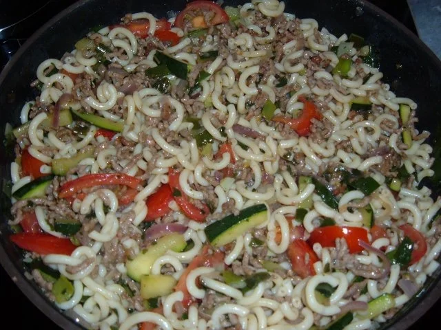 Rezept: Hack : Nudelpfanne mit Hack und Gemüse Bild Nr. 7 Hack : Nudelpfanne mit Hack und Gemüse - Rezept - Bild Nr. 7