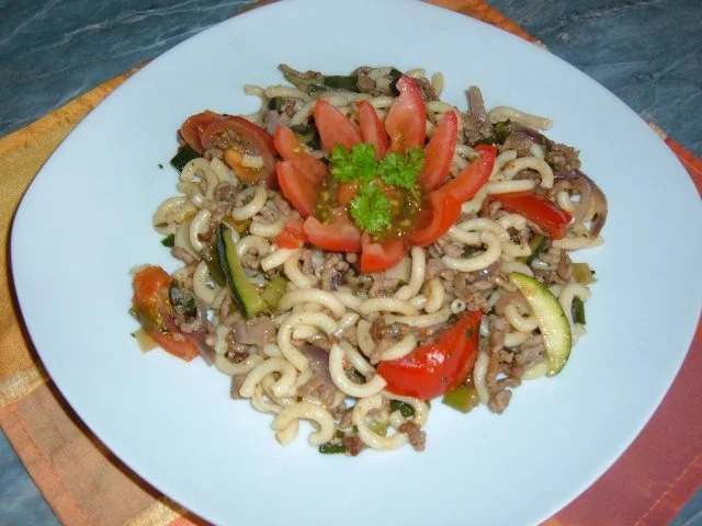 Rezept: Hack : Nudelpfanne mit Hack und Gemüse Bild Nr. 8 Hack : Nudelpfanne mit Hack und Gemüse - Rezept - Bild Nr. 8