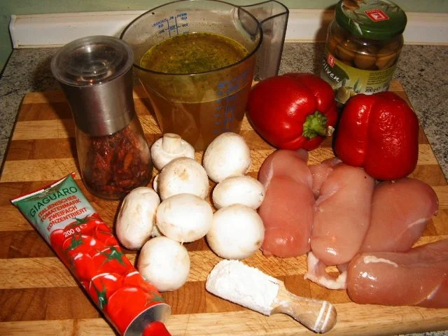 Rezept: Hähnchenbrust mit Paprika-Champignon-Olivensoße Bild Nr. 2 Hähnchenbrust mit Paprika-Champignon-Olivensoße - Rezept - Bild Nr. 2