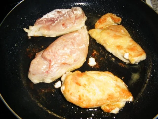 Rezept: Hähnchenbrust mit Paprika-Champignon-Olivensoße Bild Nr. 5 Hähnchenbrust mit Paprika-Champignon-Olivensoße - Rezept - Bild Nr. 5