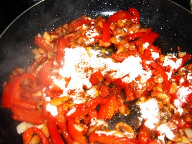 Rezept: Hähnchenbrust mit Paprika-Champignon-Olivensoße Bild Nr. 8 Hähnchenbrust mit Paprika-Champignon-Olivensoße - Rezept - Bild Nr. 8