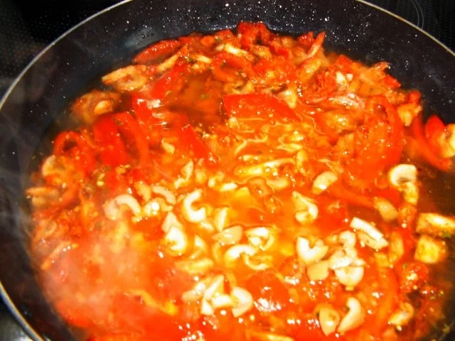 Rezept: Hähnchenbrust mit Paprika-Champignon-Olivensoße Bild Nr. 9 Hähnchenbrust mit Paprika-Champignon-Olivensoße - Rezept - Bild Nr. 9