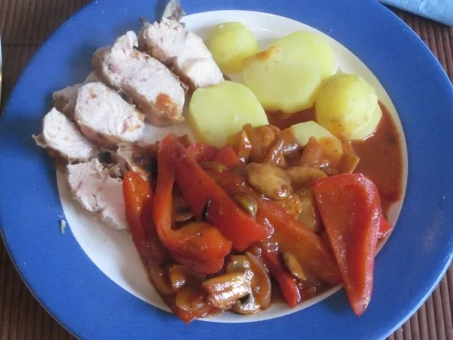 Rezept: Hähnchenbrust mit Paprika-Champignon-Olivensoße Bild Nr. 2 Hähnchenbrust mit Paprika-Champignon-Olivensoße - Rezept - Bild Nr. 2