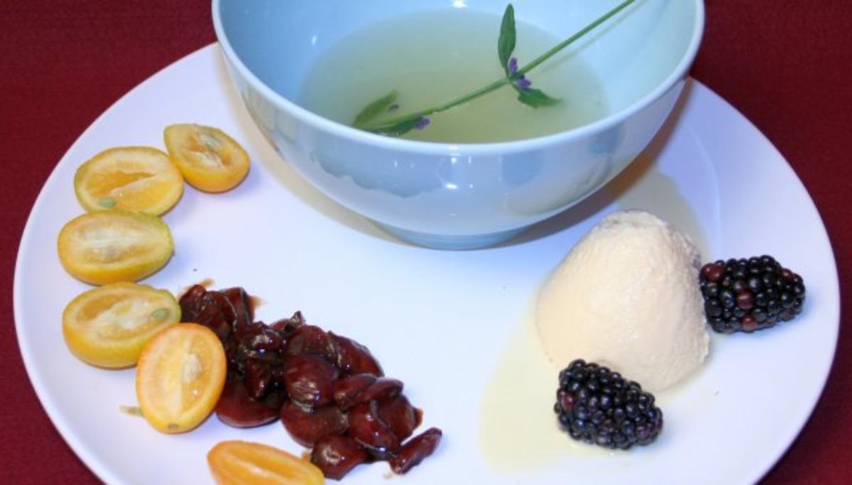 Champagnersuppe mit Balsamico-Kirschen und Lavendeleis im Nest - Rezept