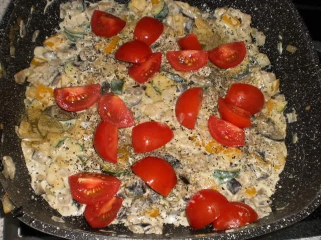 Rezept: Hähnchenkeulen mit gefüllten Nudeln an Gemüsemischung Bild Nr. 19 Hähnchenkeulen mit gefüllten Nudeln an Gemüsemischung - Rezept - Bild Nr. 19