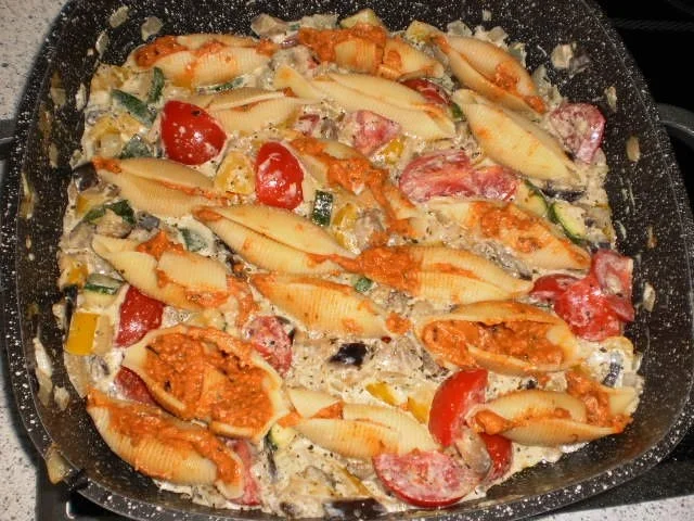 Rezept: Hähnchenkeulen mit gefüllten Nudeln an Gemüsemischung Bild Nr. 20 Hähnchenkeulen mit gefüllten Nudeln an Gemüsemischung - Rezept - Bild Nr. 20