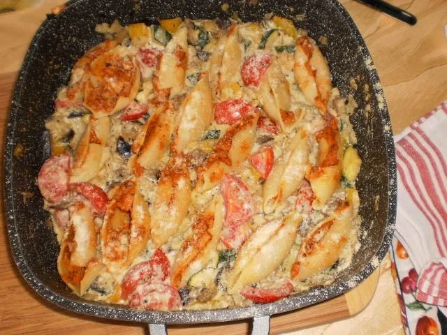 Rezept: Hähnchenkeulen mit gefüllten Nudeln an Gemüsemischung Bild Nr. 23 Hähnchenkeulen mit gefüllten Nudeln an Gemüsemischung - Rezept - Bild Nr. 23