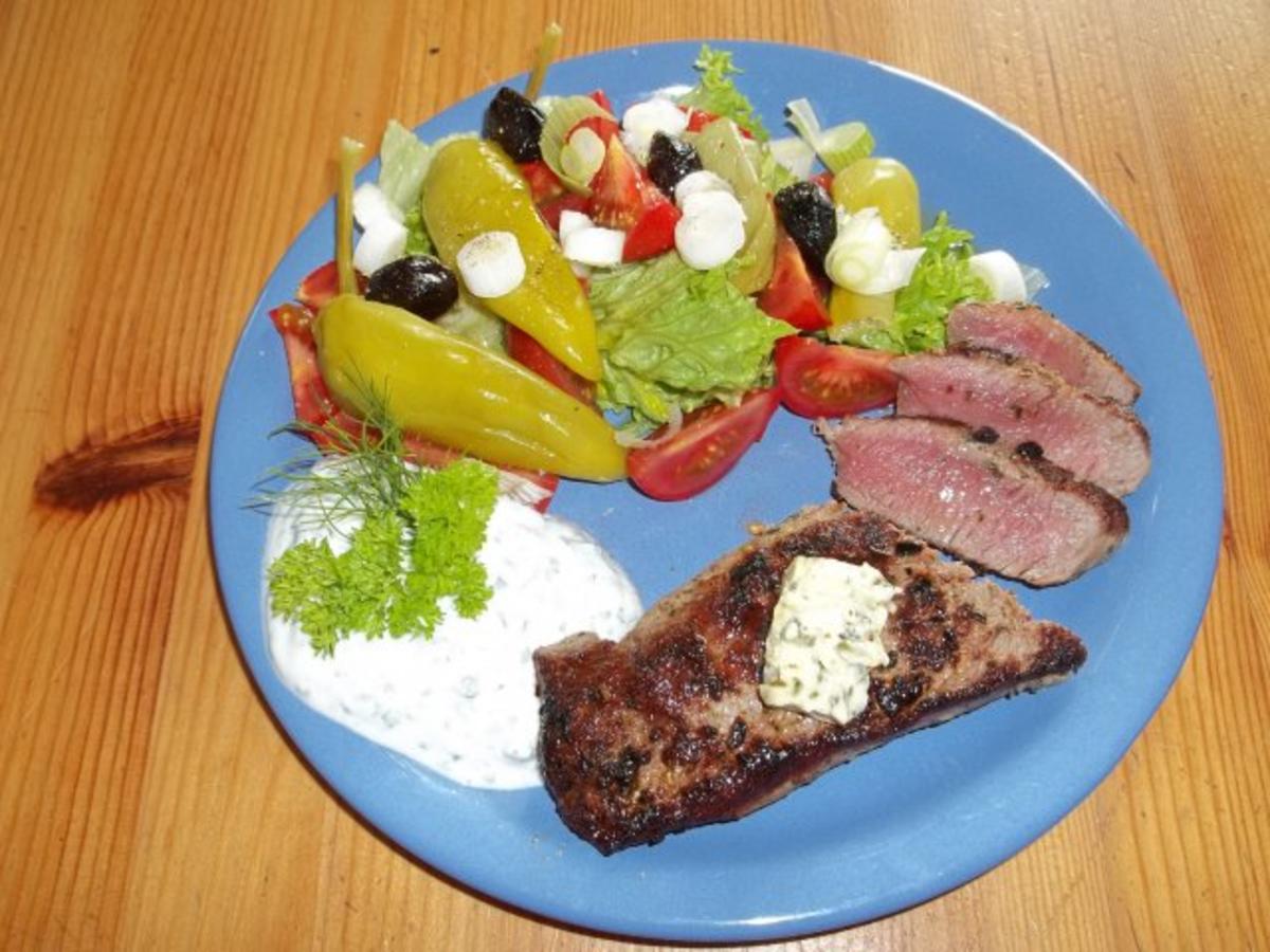 Griechischer Salat mit marinierten Lammlachsen - Rezept
