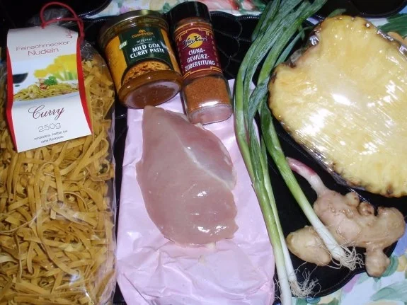 Rezept: Fruchtiges Curry-Hühnchen mit Currynudeln Bild Nr. 2 Fruchtiges Curry-Hühnchen mit Currynudeln - Rezept - Bild Nr. 2
