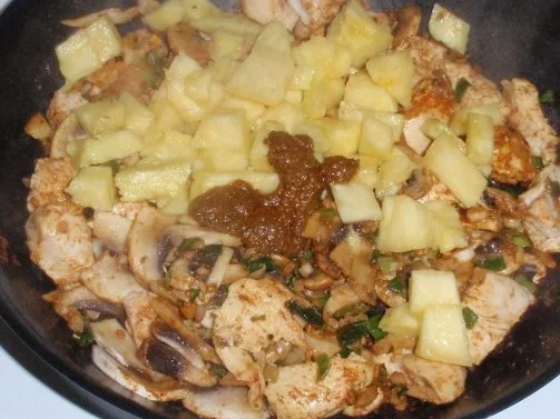 Rezept: Fruchtiges Curry-Hühnchen mit Currynudeln Bild Nr. 6 Fruchtiges Curry-Hühnchen mit Currynudeln - Rezept - Bild Nr. 6