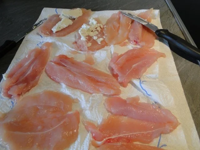 Rezept: Hähnchenbrustfiltlets mit Ziegenkäse gefüllt und gerollt NT in einer Obst-Currysauce NT Bild Nr. 4 Hähnchenbrustfiltlets mit Ziegenkäse gefüllt und gerollt NT in einer Obst-Currysauce NT - Rezept - Bild Nr. 4