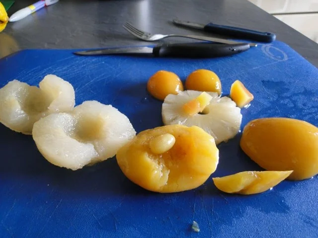 Rezept: Hähnchenbrustfiltlets mit Ziegenkäse gefüllt und gerollt NT in einer Obst-Currysauce NT Bild Nr. 7 Hähnchenbrustfiltlets mit Ziegenkäse gefüllt und gerollt NT in einer Obst-Currysauce NT - Rezept - Bild Nr. 7