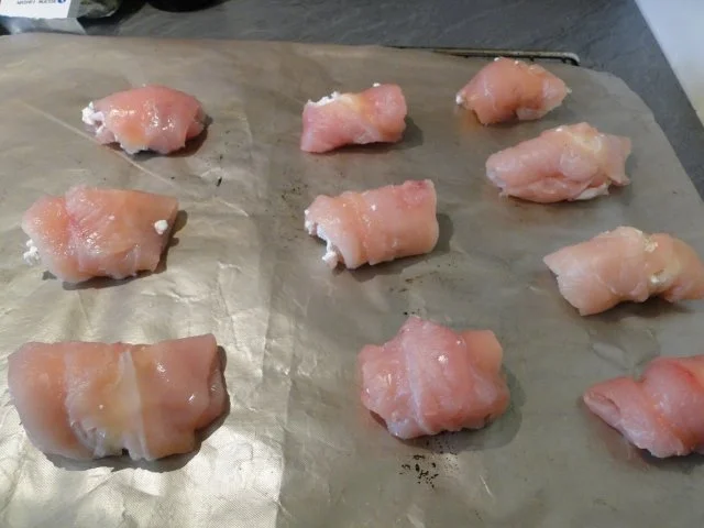 Rezept: Hähnchenbrustfiltlets mit Ziegenkäse gefüllt und gerollt NT in einer Obst-Currysauce NT Bild Nr. 11 Hähnchenbrustfiltlets mit Ziegenkäse gefüllt und gerollt NT in einer Obst-Currysauce NT - Rezept - Bild Nr. 11