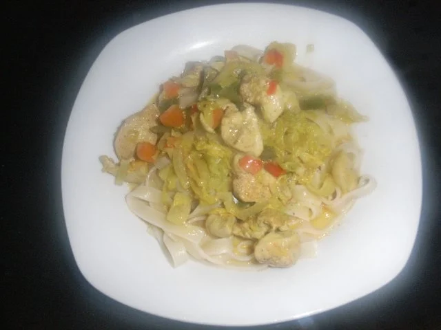 BiNe` S THAILÆNDISCHES HÆHNCHENCURRY - Rezept