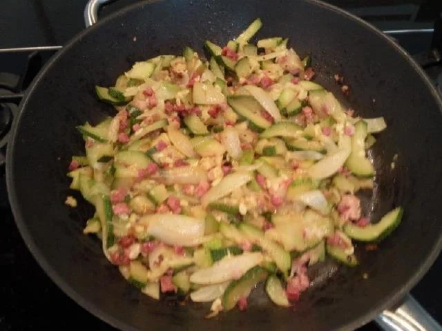 Rezept: Schnelle Zuchini Pfanne Schnelle Zuchini Pfanne - Rezept