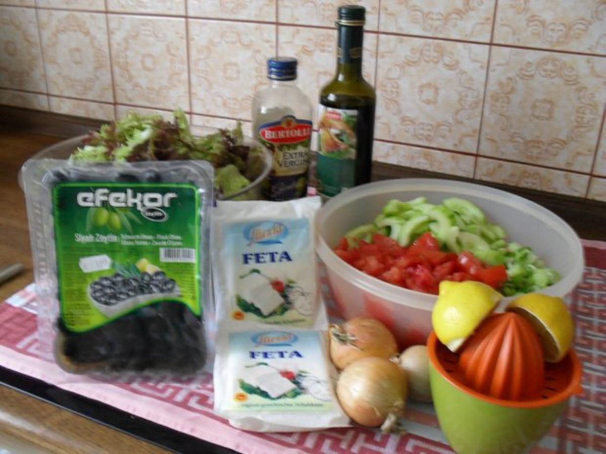 Bauernsalat mit Feta und Oliven - mein Geburtstagsessen mit Gyros und Kartoffelspalten - Rezept