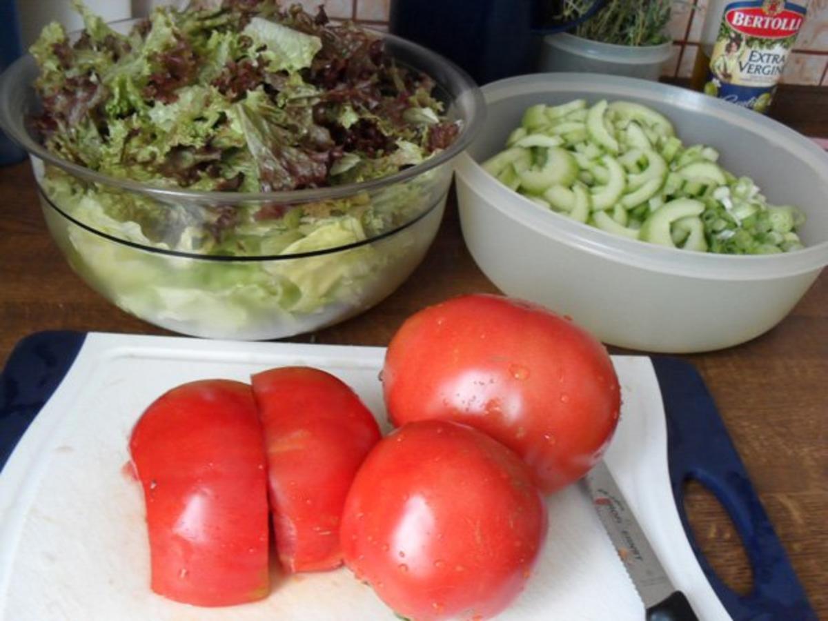 Bauernsalat mit Feta und Oliven - mein Geburtstagsessen mit Gyros und Kartoffelspalten - Rezept - Bild Nr. 2