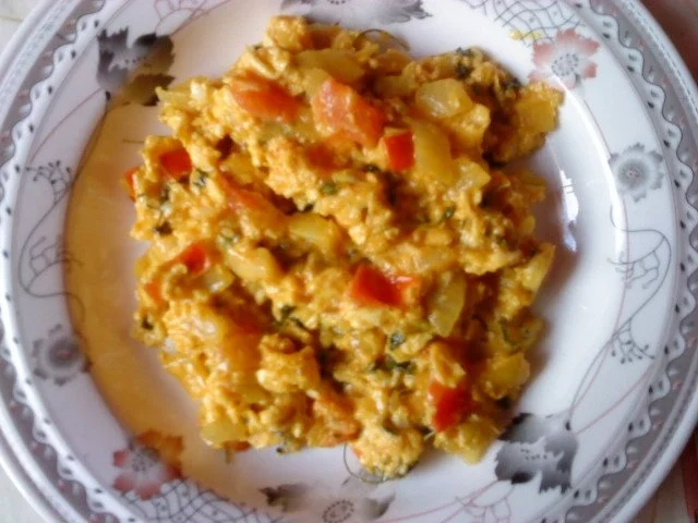 Rührei mit Tomaten und Zwiebeln - Rezept