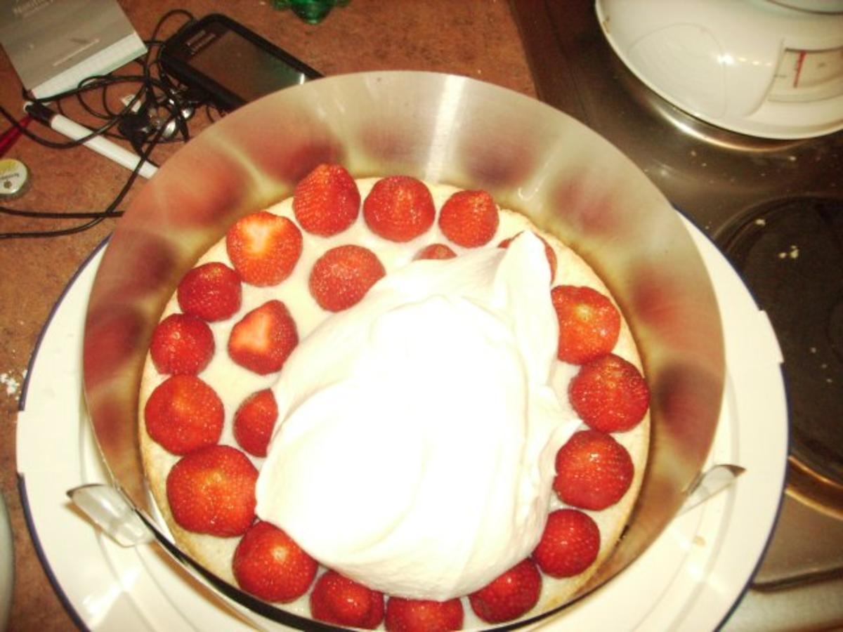 Erdbeer Sahnetorte - einfach - 204 kcal/100g
