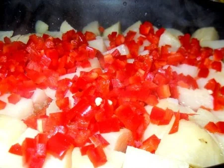 Gebratener Leberkäse mit Champignon-Senf-Sauce und scharfen Kartoffeln - Rezept - Bild Nr. 4