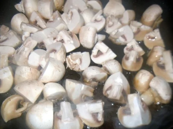 Gebratener Leberkäse mit Champignon-Senf-Sauce und scharfen Kartoffeln - Rezept - Bild Nr. 6