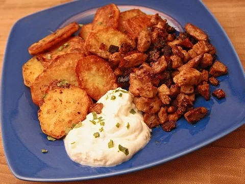 Rezept: Bratkartoffeln mit "Hasenköddels" ;-) Bratkartoffeln mit "Hasenköddels" ;-) - Rezept