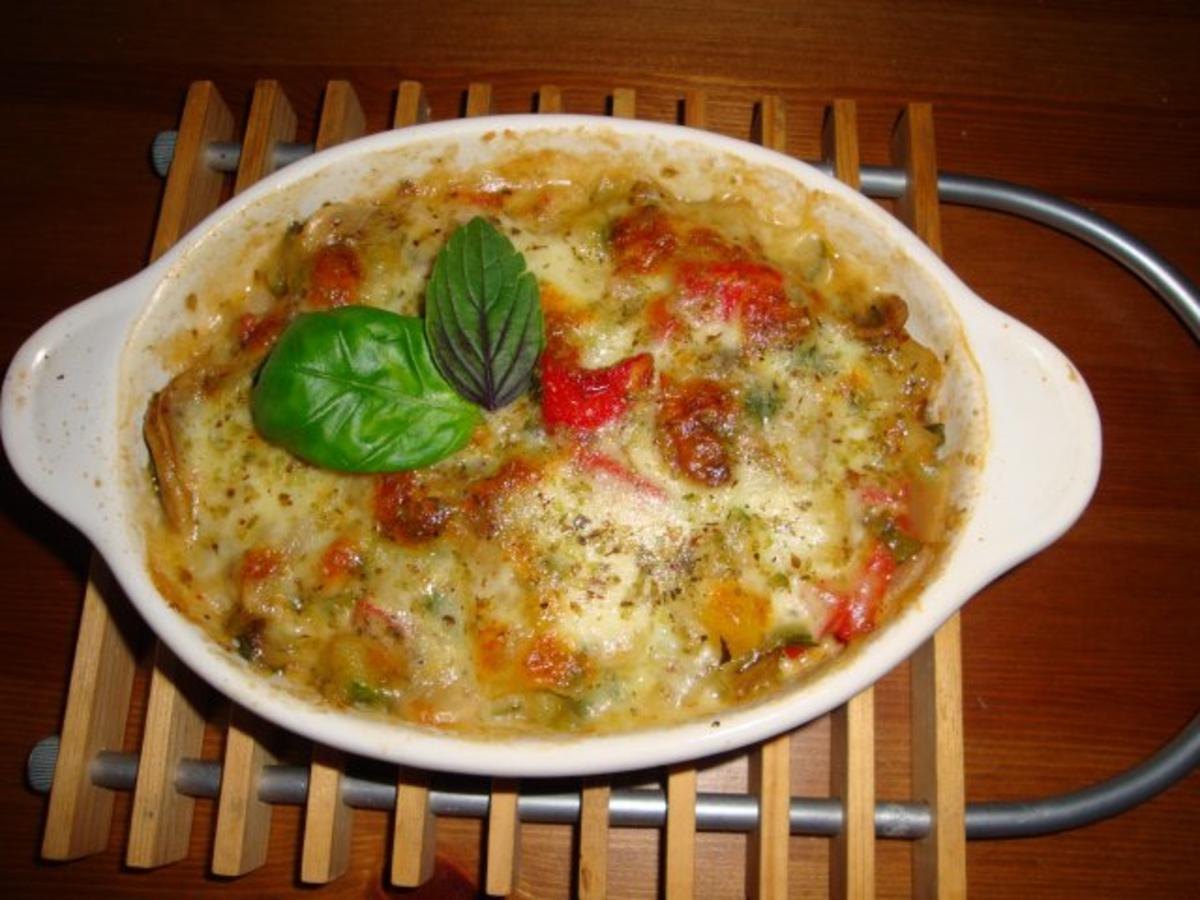 Zuccini- Paprika- Champignon Pfännchen überbacken mit Mozzarella ...