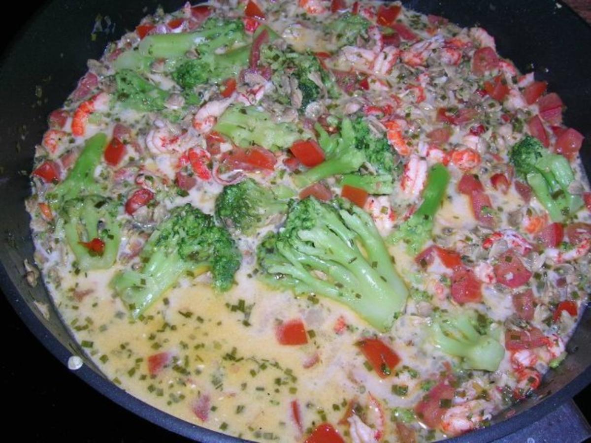 Conchiglie mit Venusmuscheln, Flusskrebsen und Broccoliröschen - Rezept - Bild Nr. 3