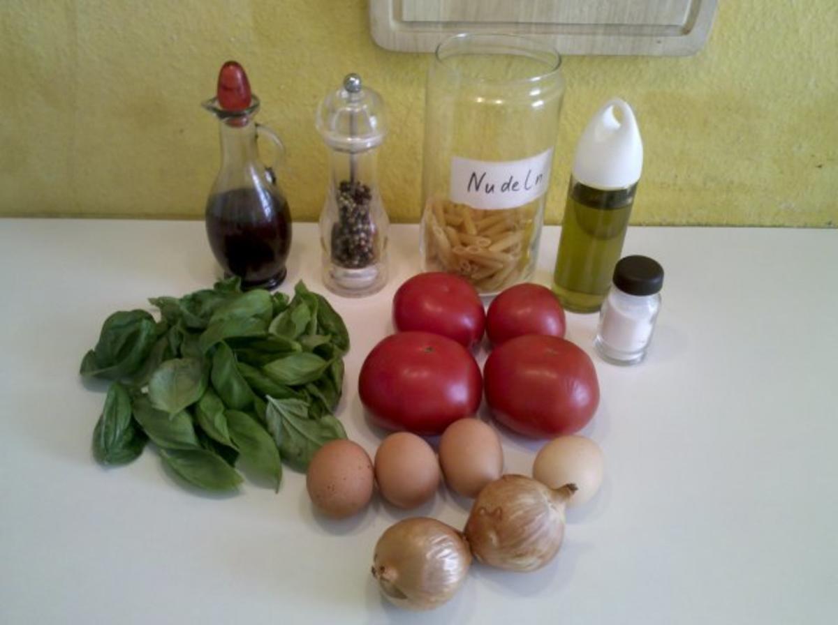 Vegetarisch: Chilli-Bratlinge mit Tomaten-Eier-Nudelsalat - Rezept - Bild Nr. 4