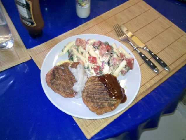 Vegetarisch: Chilli-Bratlinge mit Tomaten-Eier-Nudelsalat - Rezept - Bild Nr. 11