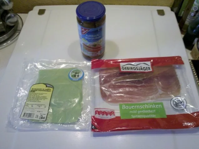 Snack: Hotdog im Schlafrock - nach einer Inspiration von AnnaundGuenni - Rezept - Bild Nr. 2