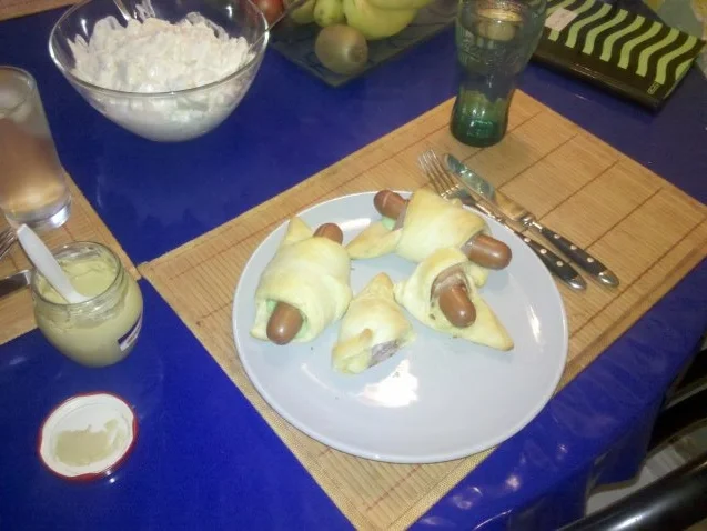 Snack: Hotdog im Schlafrock - nach einer Inspiration von AnnaundGuenni - Rezept - Bild Nr. 11