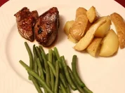 Bisonsteak mit Rosemary Potato Wedges - Rezept