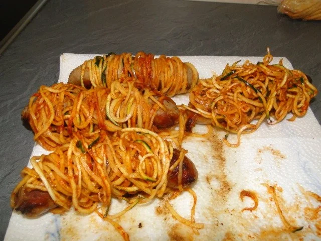 Gewickelte Bratwurst mit Möhrengemüse abgeschmeckt mit dem Gewürzsalz von Dieter, danke - Rezept - Bild Nr. 7