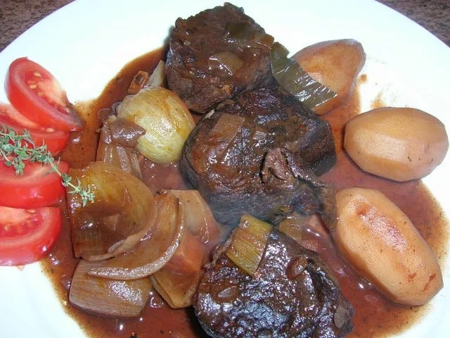 Rezept: Stufato in Rotwein (geschmortes Rindfleisch nach italienischer Art) Bild Nr. 3 Stufato in Rotwein (geschmortes Rindfleisch nach italienischer Art) - Rezept - Bild Nr. 3