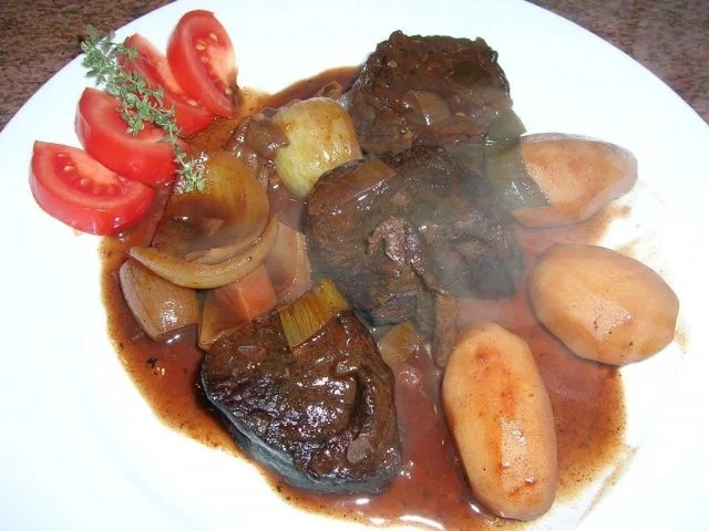 Rezept: Stufato in Rotwein (geschmortes Rindfleisch nach italienischer Art) Stufato in Rotwein (geschmortes Rindfleisch nach italienischer Art) - Rezept