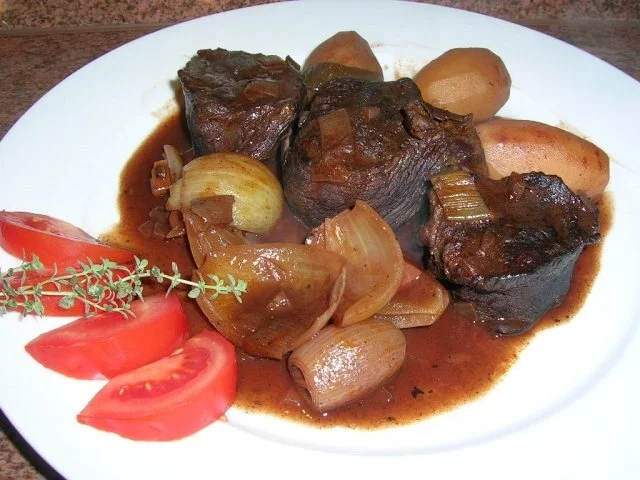 Rezept: Stufato in Rotwein (geschmortes Rindfleisch nach italienischer Art) Bild Nr. 4 Stufato in Rotwein (geschmortes Rindfleisch nach italienischer Art) - Rezept - Bild Nr. 4