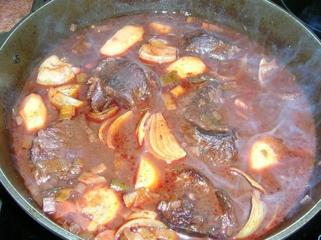 Rezept: Stufato in Rotwein (geschmortes Rindfleisch nach italienischer Art) Bild Nr. 6 Stufato in Rotwein (geschmortes Rindfleisch nach italienischer Art) - Rezept - Bild Nr. 6