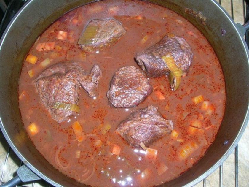 Stufato in Rotwein geschmortes Rindfleisch nach italienischer Art ...