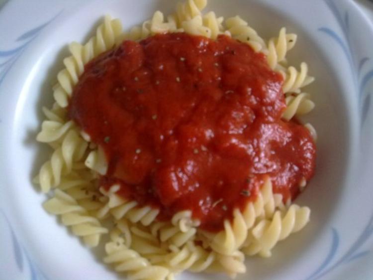 Tomatensauce für Pasta - schnell &amp; einfach - 201 kcal/100g