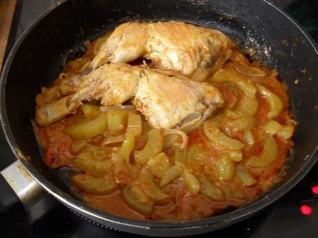 Rezept: Schmorgurken-Tomaten-Gemüse mit Hähnchenschenkel -ein Rezept meiner Tochter Corina Schmorgurken-Tomaten-Gemüse mit Hähnchenschenkel -ein Rezept meiner Tochter Corina - Rezept