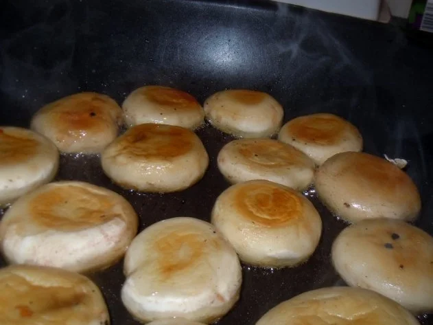 Rezept: Pikant gefüllte Champignons mit Joghurt-Dipp Bild Nr. 4 Pikant gefüllte Champignons mit Joghurt-Dipp - Rezept - Bild Nr. 4