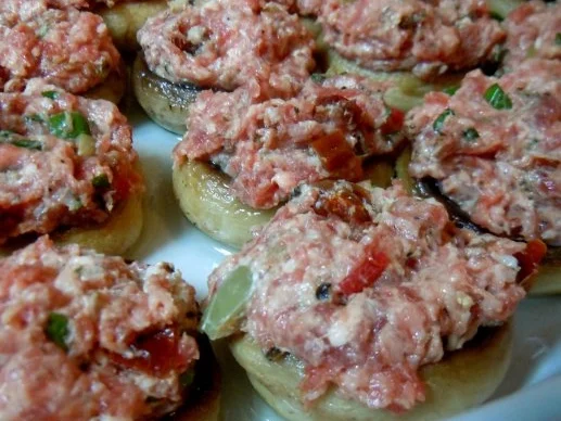 Rezept: Pikant gefüllte Champignons mit Joghurt-Dipp Bild Nr. 5 Pikant gefüllte Champignons mit Joghurt-Dipp - Rezept - Bild Nr. 5