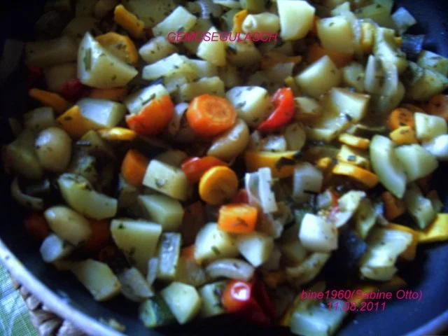 Rezept: GEMÜSEGULASCH Bild Nr. 2 GEMÜSEGULASCH - Rezept - Bild Nr. 2