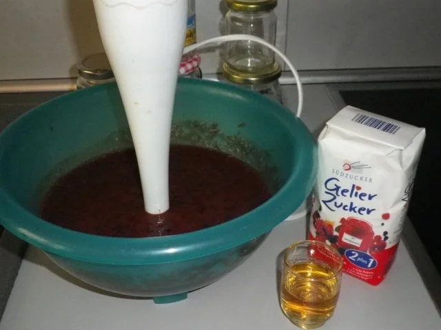 Rezept: Pflaumenmarmelade mit Rum Bild Nr. 2 Pflaumenmarmelade mit Rum - Rezept - Bild Nr. 2