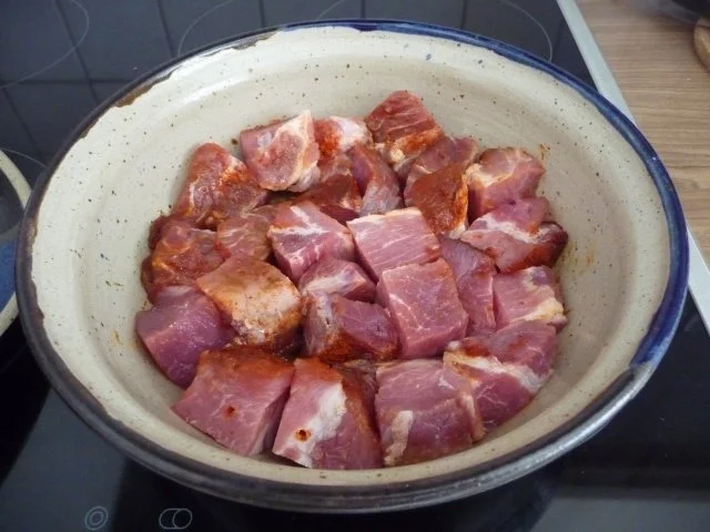 Gulasch : Zwiebelgulasch - aus dem Backofen - auf Spaghetti - Rezept - Bild Nr. 2