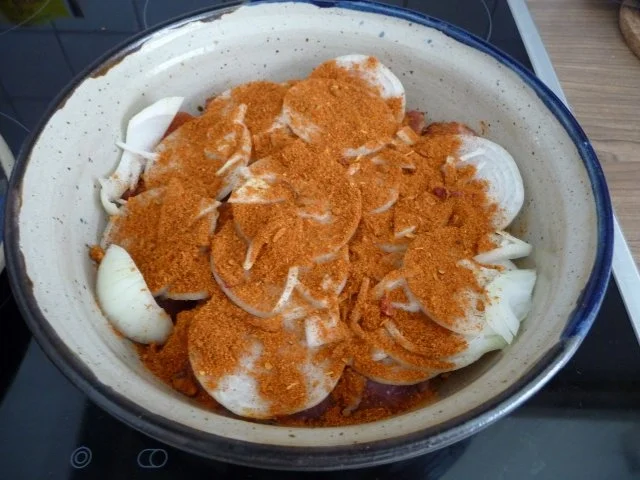 Gulasch : Zwiebelgulasch - aus dem Backofen - auf Spaghetti - Rezept - Bild Nr. 4